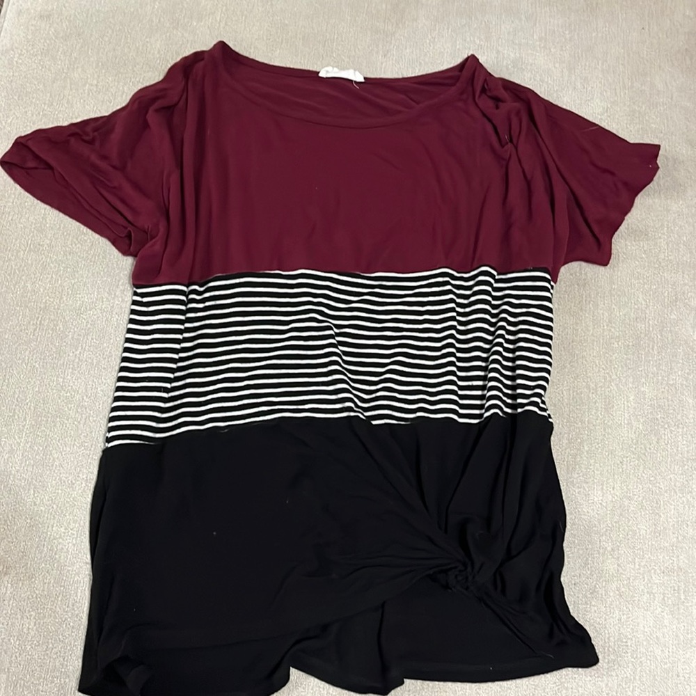 Maurice’s maroon top!